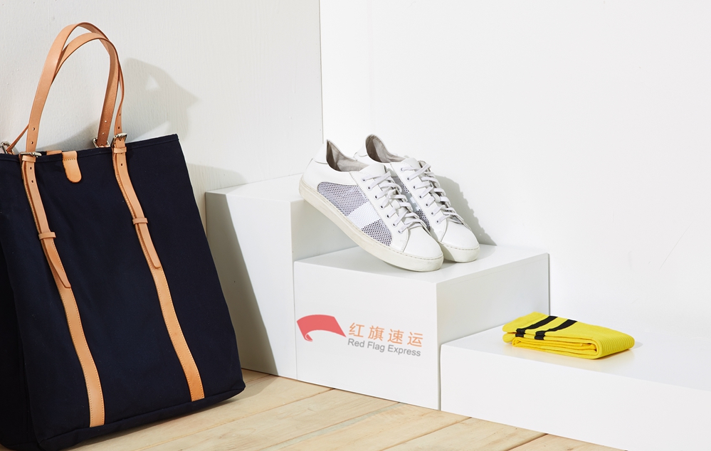 16553426692874.jpg 攝圖網(wǎng)_500512259_配飾鞋包靜物(企業(yè)商用)_副本.jpg